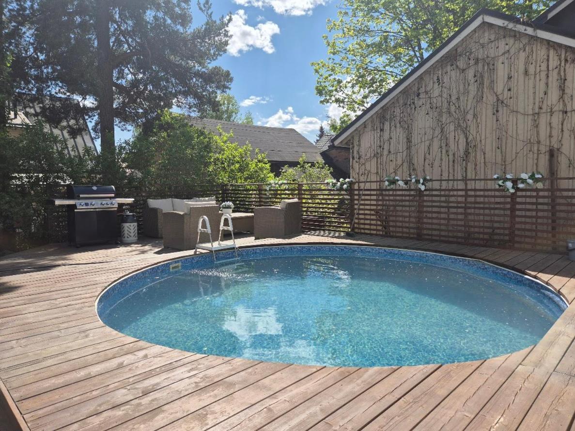 Mosahiisi Charming Poolside Getaway Privatunterkunft